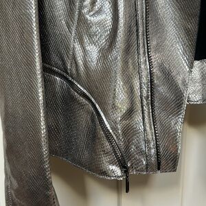 Elie TAHARI 100% Emilia Lamb Leather snake skin jacket. Silver. Never worn.